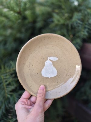 Ceramic plate with pear