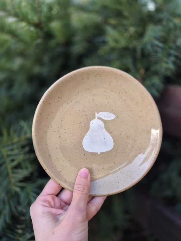 Ceramic plate with pear