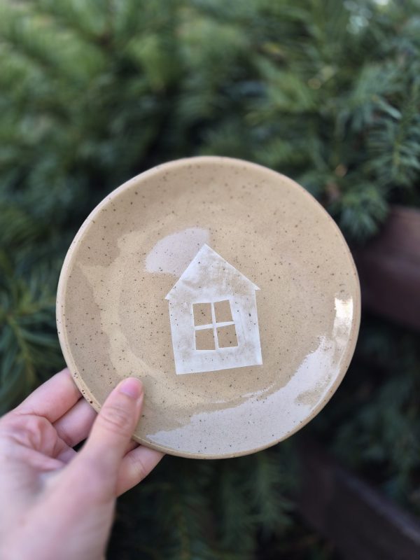 Ceramic plate with house