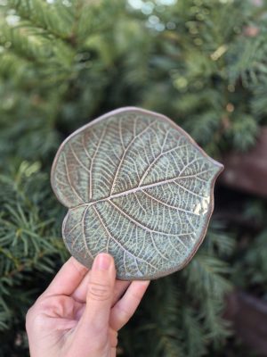Ceramic leaf plate