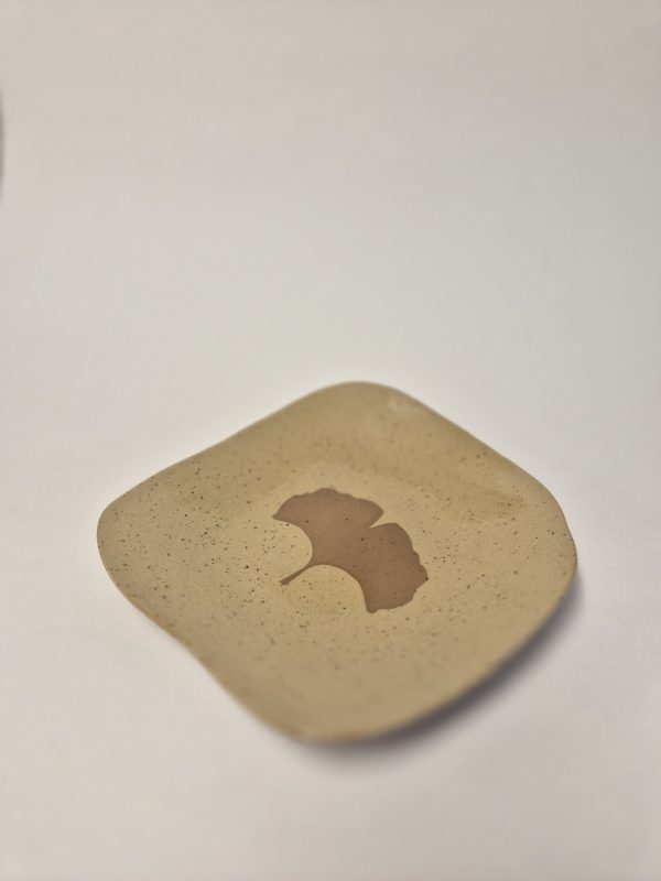 Ceramic plate ginkgo