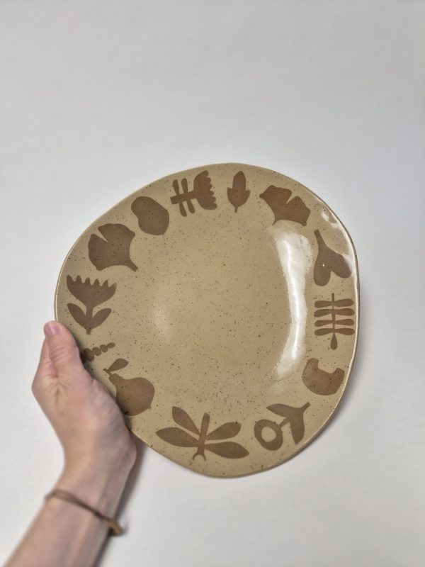 Ceramic service plate
