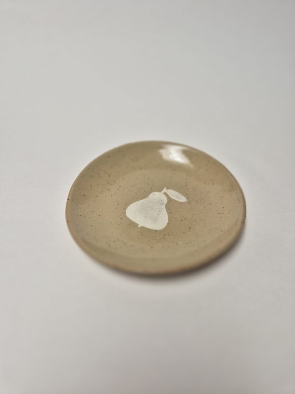 Ceramic plate with pear