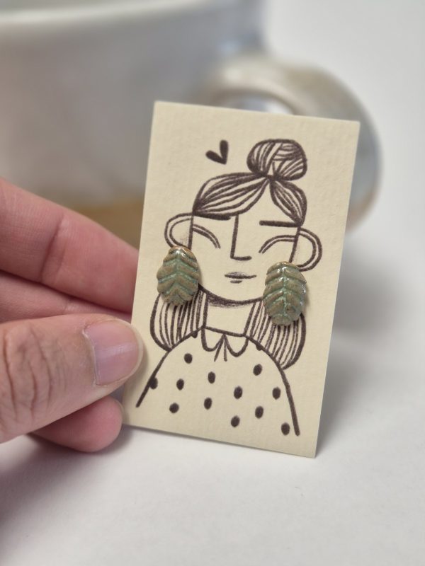 Small leaf shaped studs