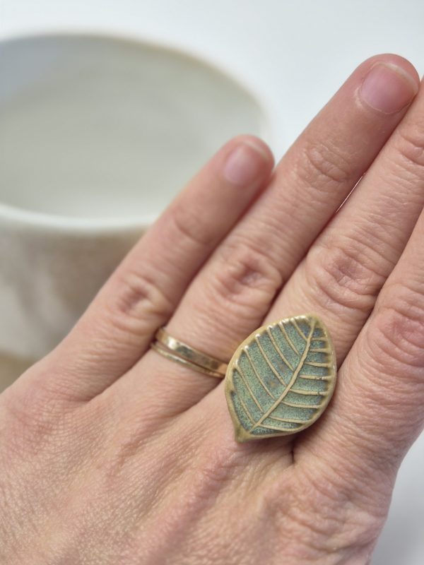 Leaf shaped ring