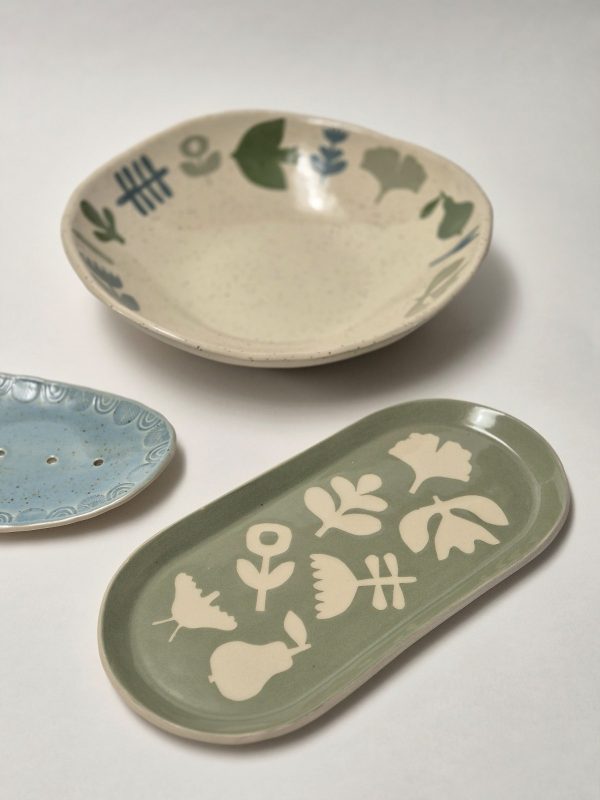 Ceramic tray in green