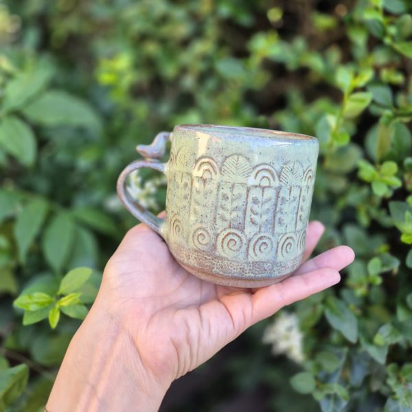 Ceramic mug with bird