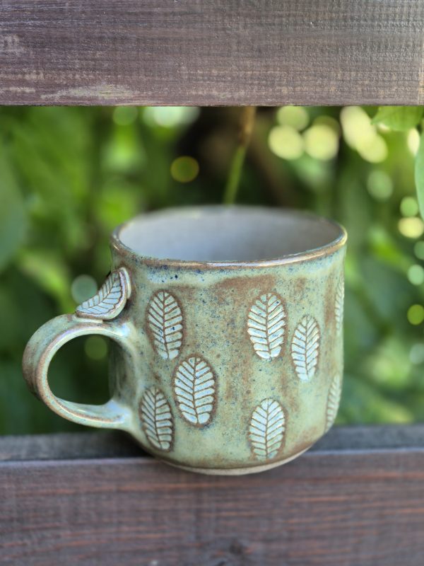 Ceramic leaf mug